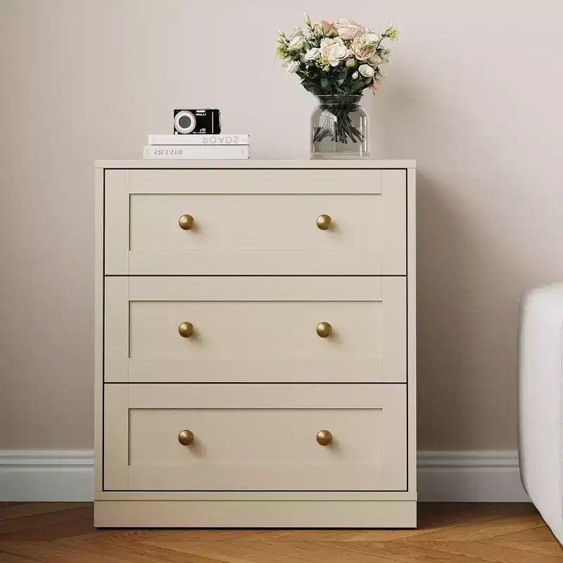 Heynemo 3-Drawer Nightstand, Spacious Bedside Table with Gold Round Knobs, Modern Wooden End Table, Accent Chest of Drawers for Bedroom