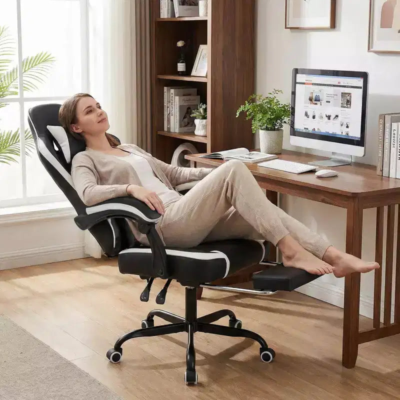 Fauteuil de jeu Costway avec appuie-tête, support lombaire, accoudoirs articulés, dossier inclinable Noir et blanc/Bleu marine et noir