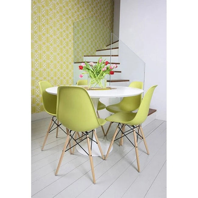 Lot de 2 chaises Eiffel design en plastique Pieds en bois massif Rétro Coque moulée Hôtel Dowel Pour cuisine chambre bureau