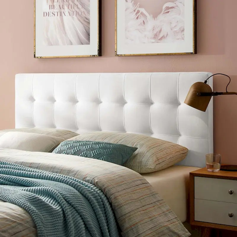 Tête de lit capitonnée en velours Carson Carrington Labbgard Grand lit (Queen-size) couleur biscuit