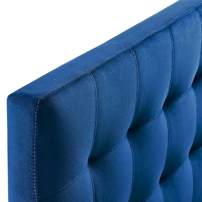 Tête de lit capitonnée en velours Carson Carrington Labbgard Grand lit (Queen-size) couleur biscuit