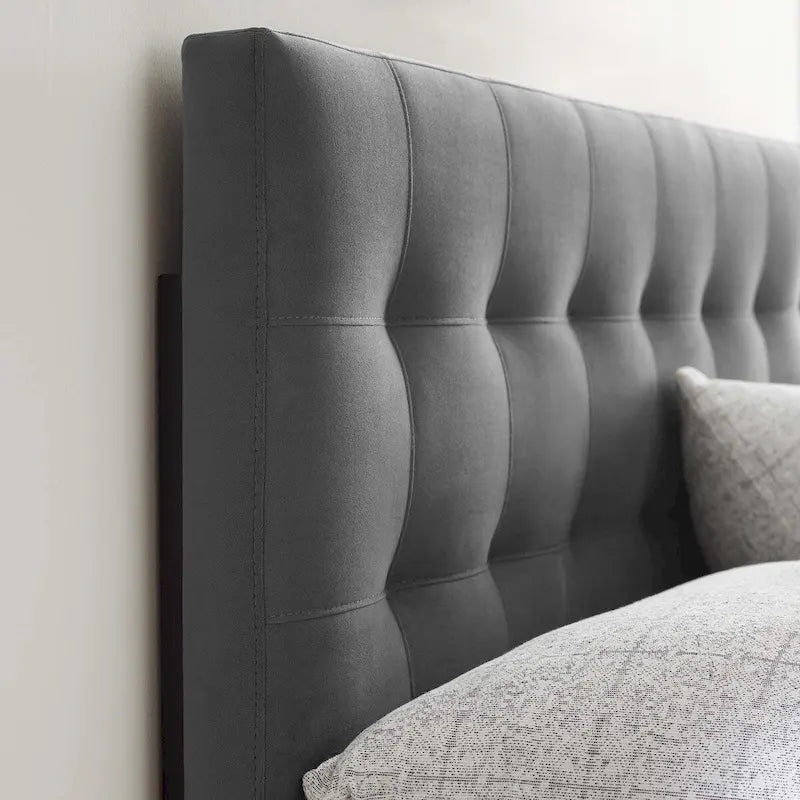 Tête de lit capitonnée en velours Carson Carrington Labbgard Grand lit (Queen-size) couleur biscuit