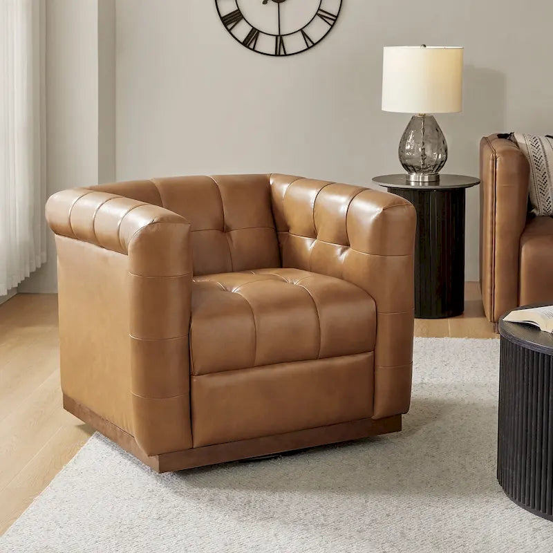 Fauteuil club pivotant touffeté en cuir véritable de milieu de siècle Jeremias avec tablier en bois par HULALA HOME