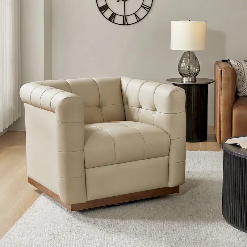 Fauteuil club pivotant touffeté en cuir véritable de milieu de siècle Jeremias avec tablier en bois par HULALA HOME